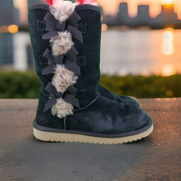 UGG Shoes - ✅TheKoolaburra by UGG VICTORIA Women's Tall Boot Size 8 BLACK Suede Faux Fur Bow